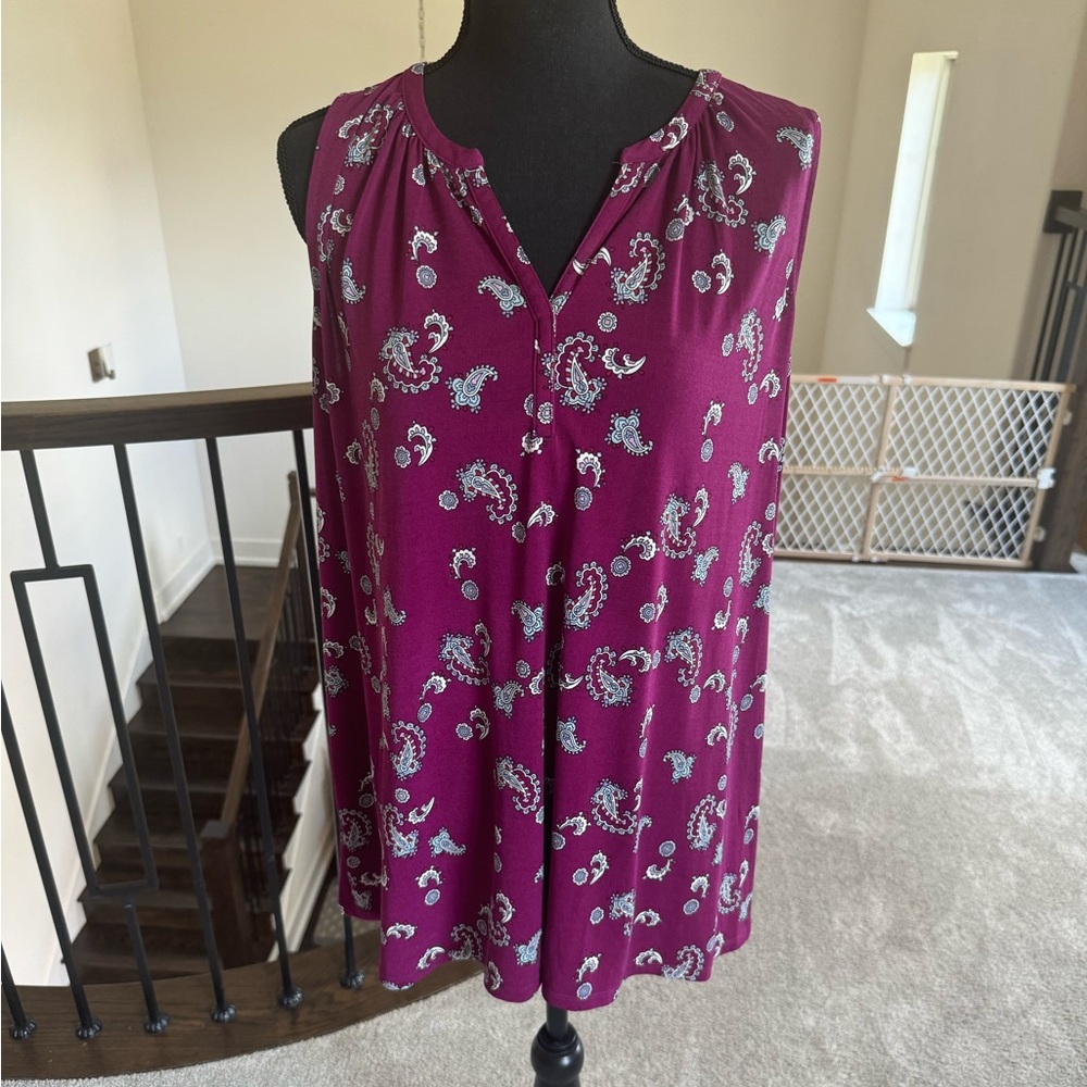 This is a super cute plus size tank top for the summer